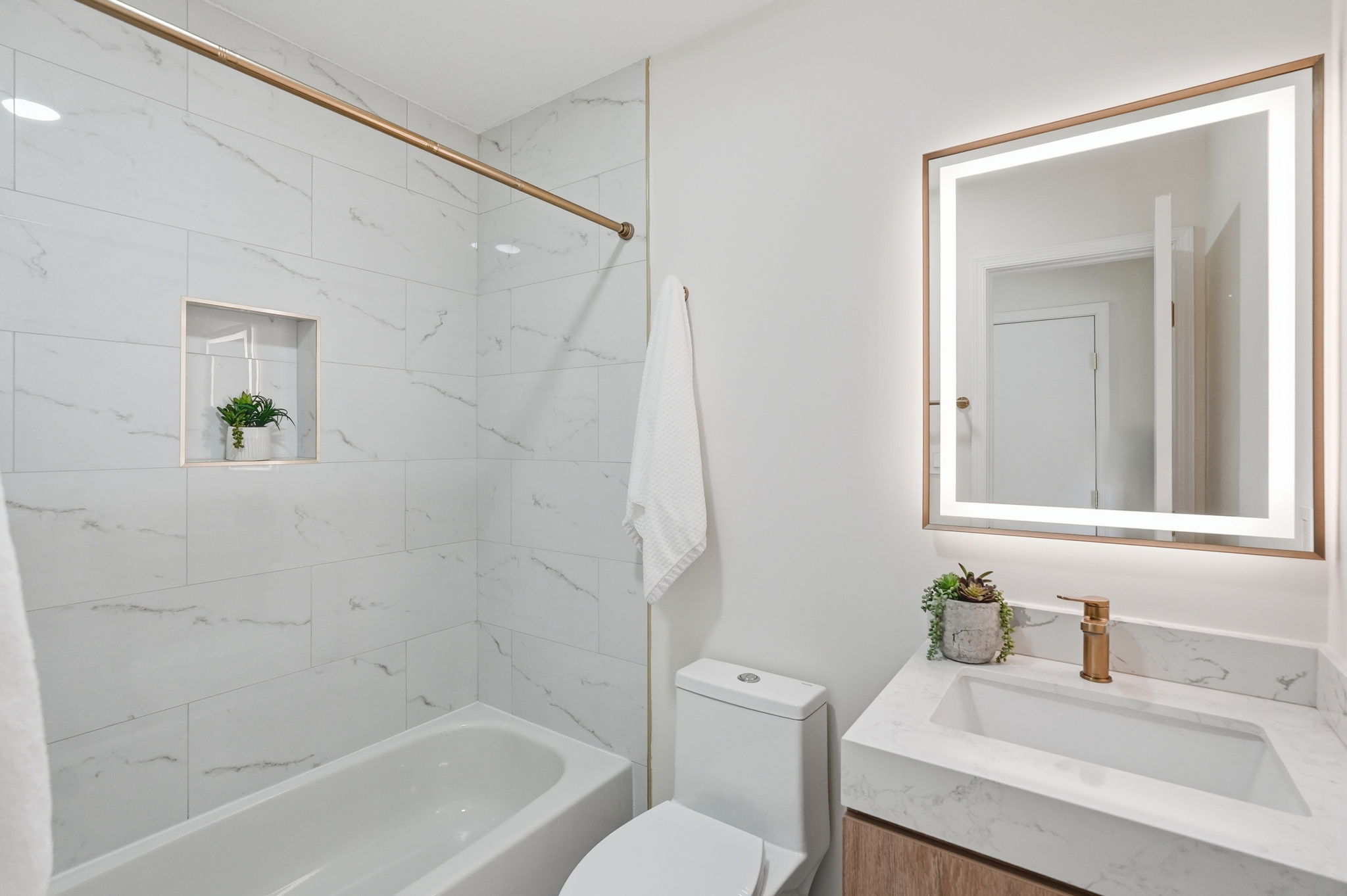 Ensuite Bathroom 2