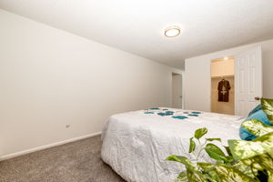Primary Bedroom w Walk In Closet