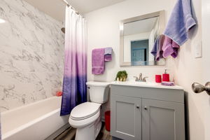 Full Bathroom w Updates