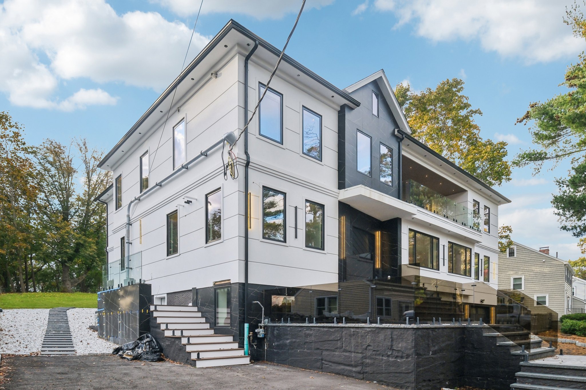 Greendale Ave-L2410-002.jpg