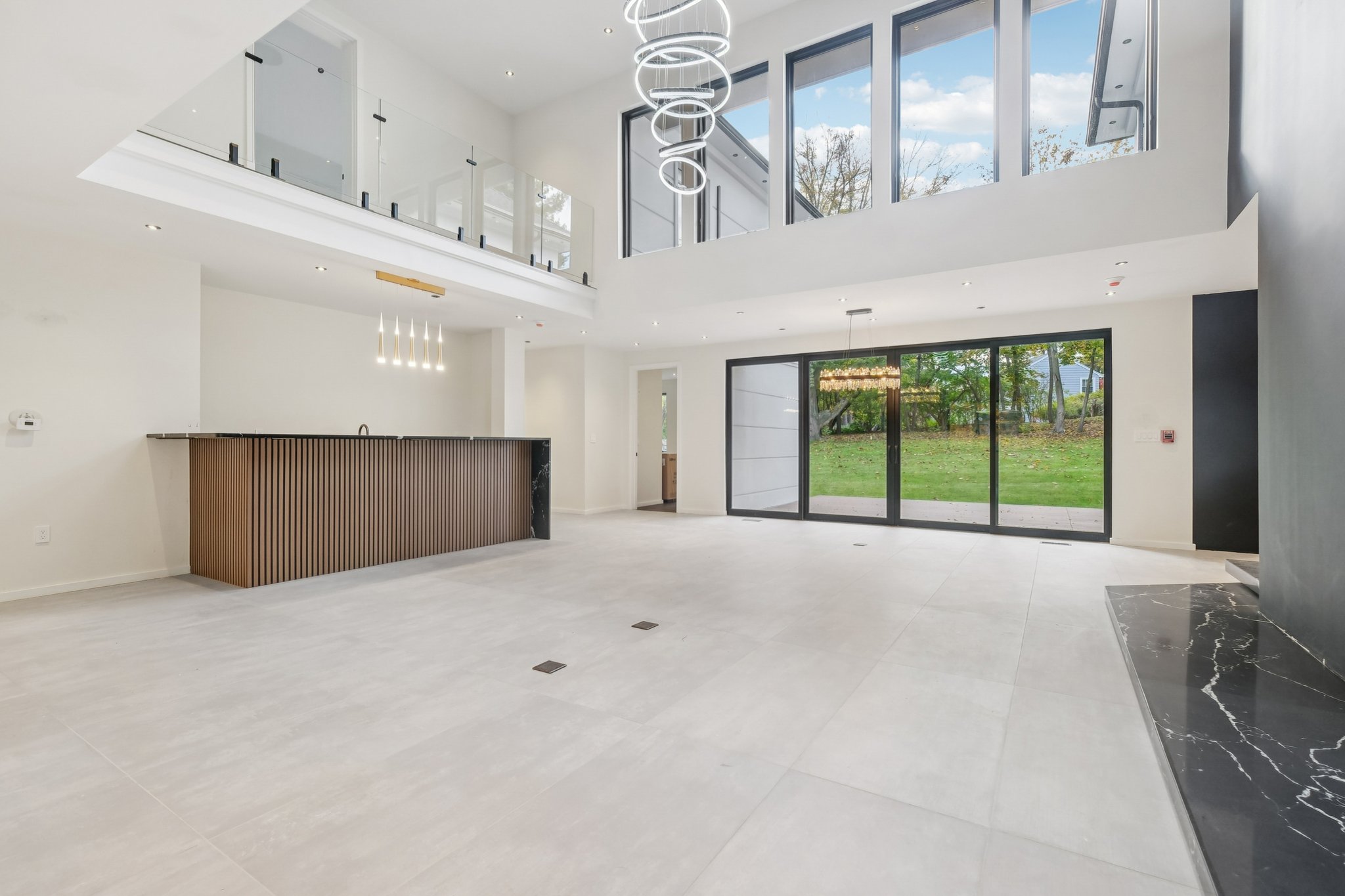 Greendale Ave-L2410-005.jpg