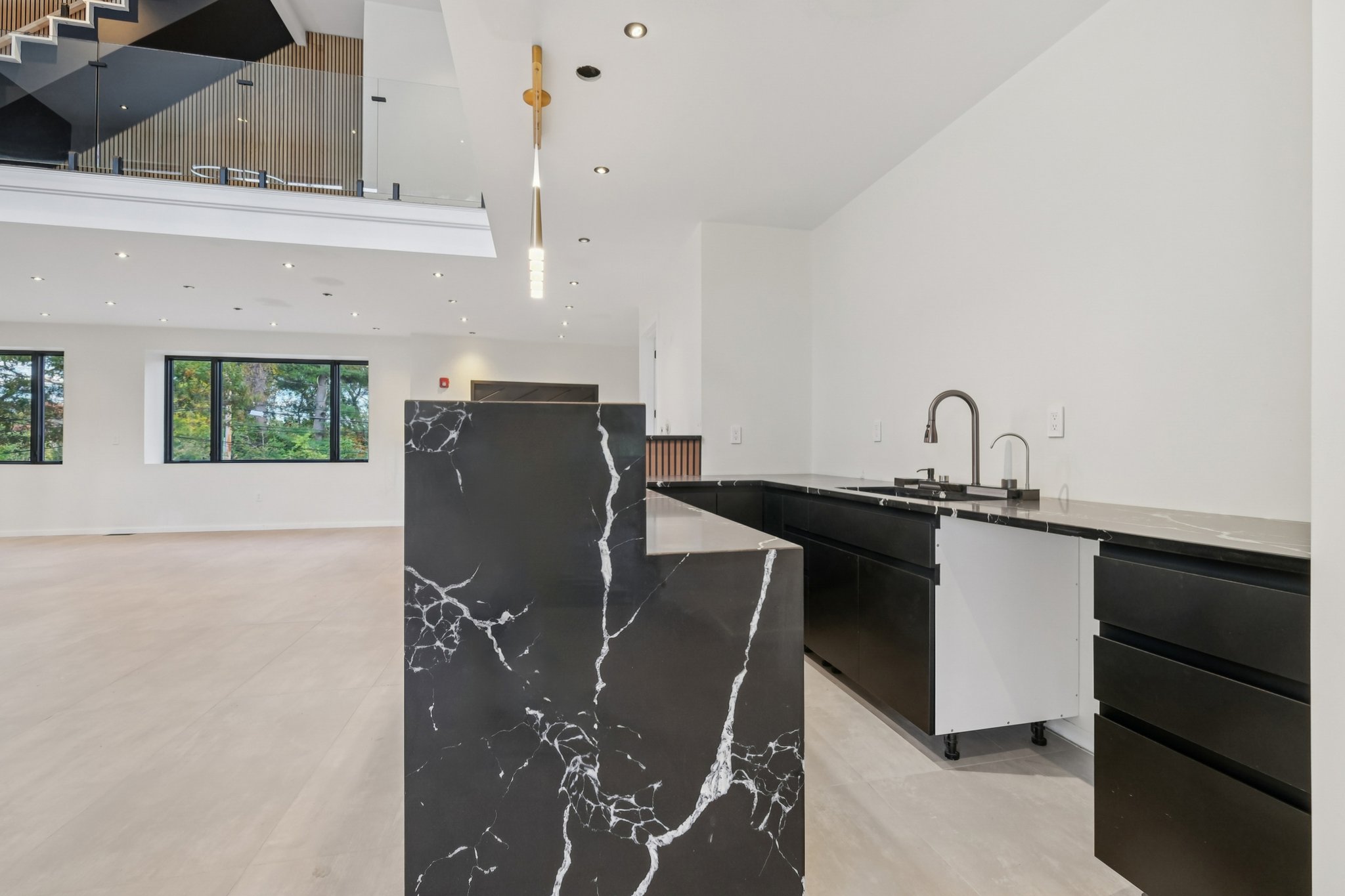 Greendale Ave-L2410-010.jpg