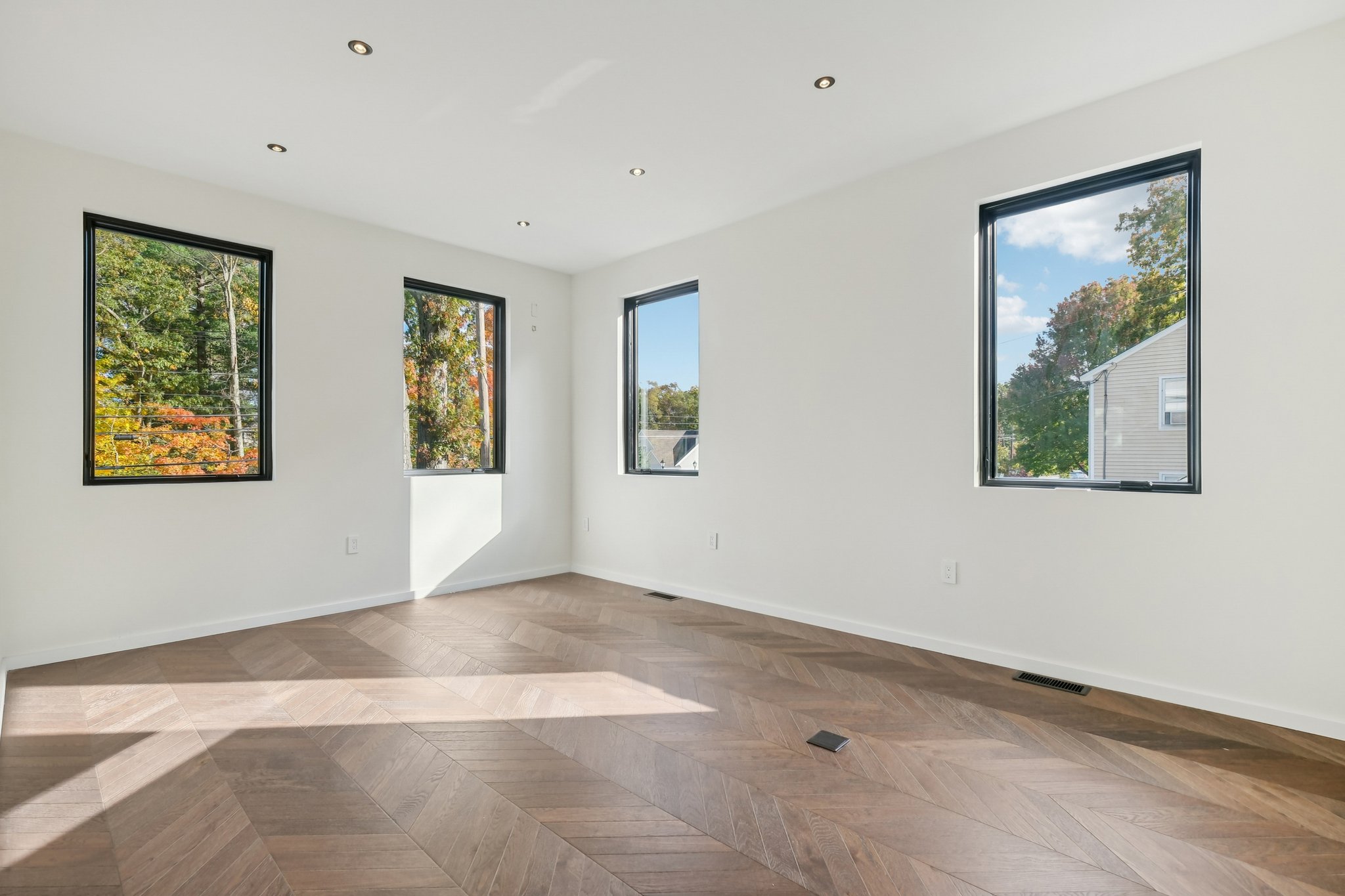 Greendale Ave-L2410-016.jpg