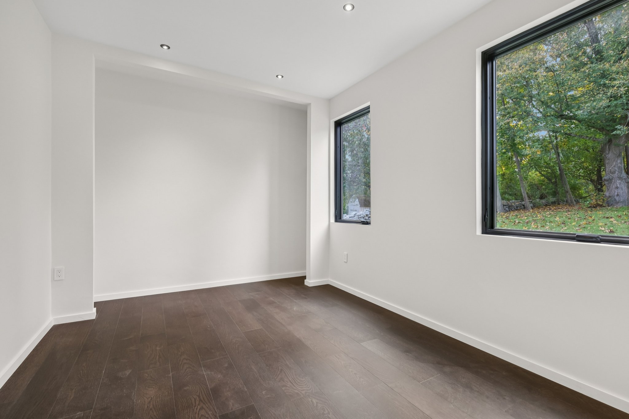 Greendale Ave-L2410-021.jpg