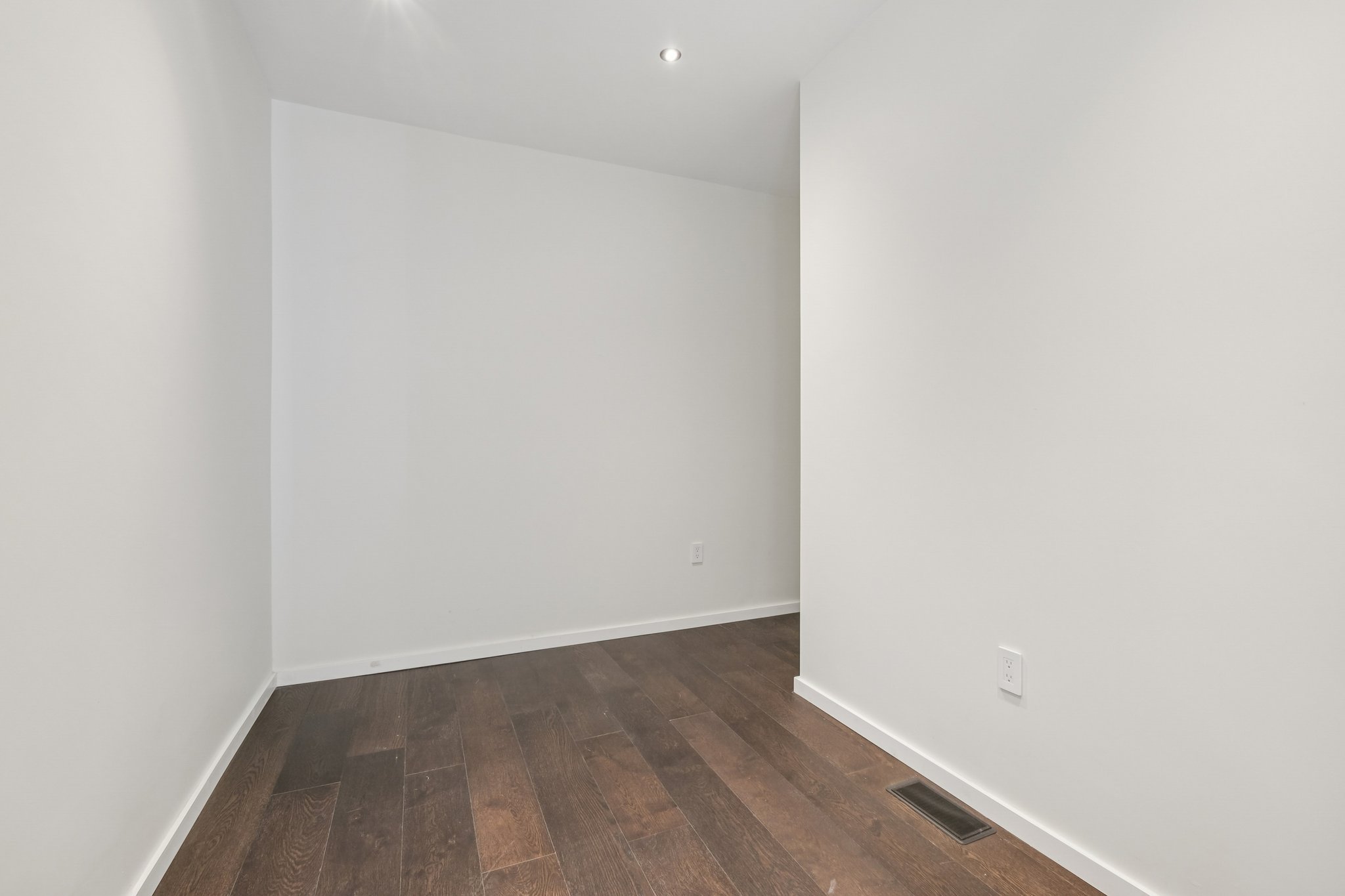 Greendale Ave-L2410-024.jpg