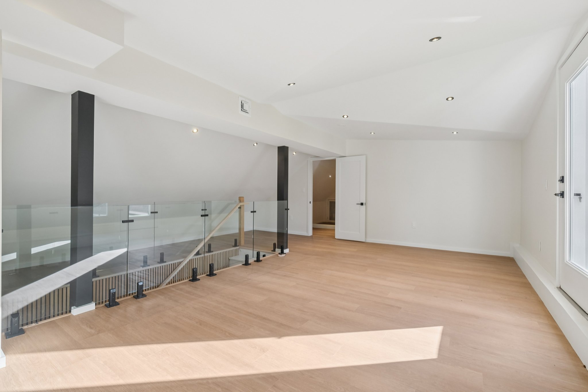 Greendale Ave-L2410-047.jpg