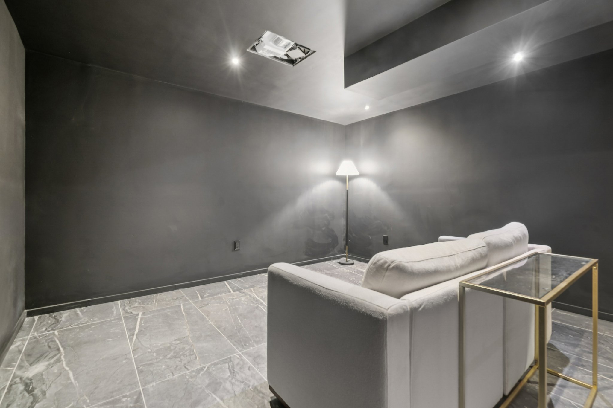 Greendale Ave-L2410-053.jpg