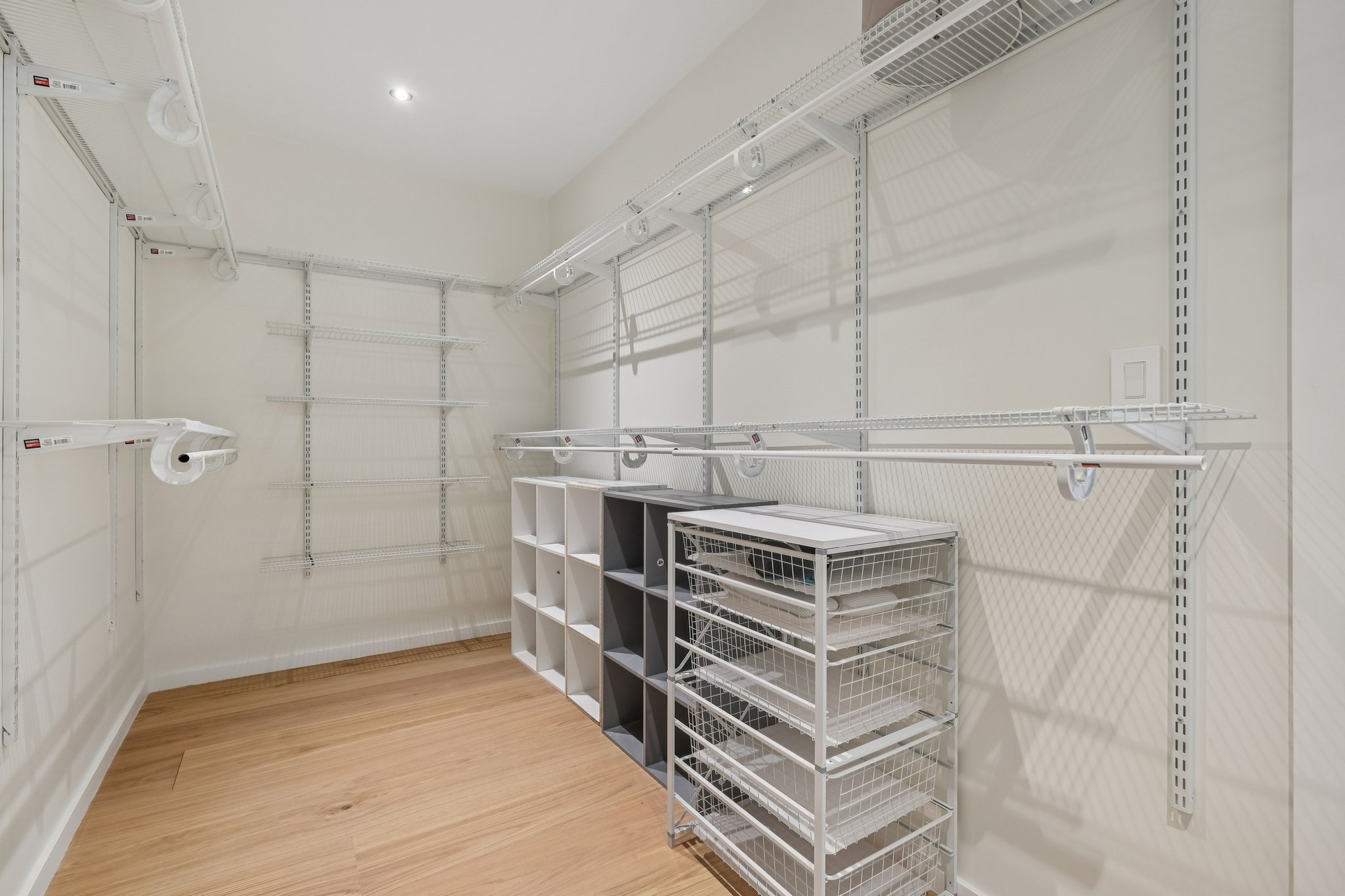 Greendale Ave-L2410-064.jpg