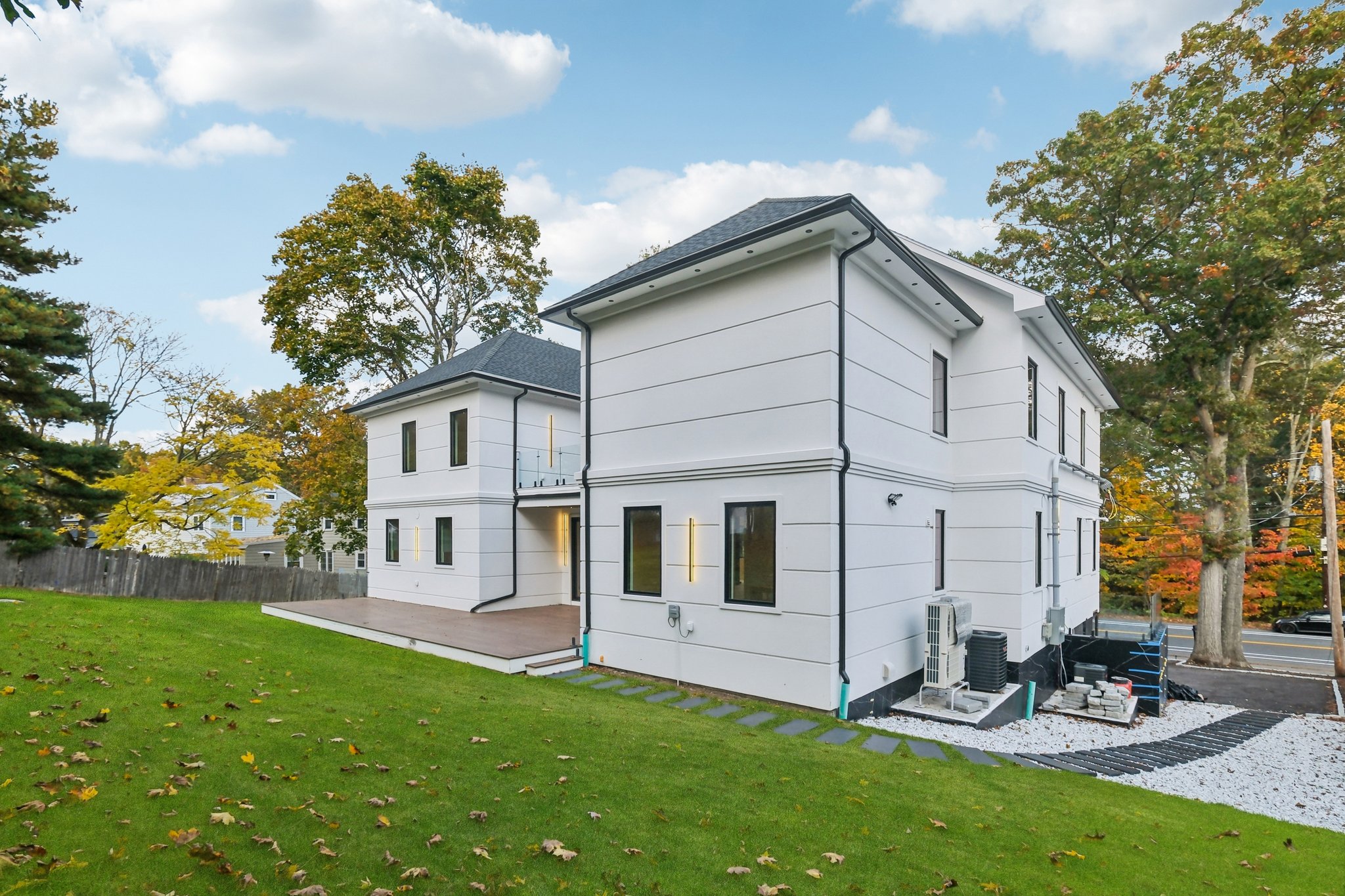 Greendale Ave-L2410-071.jpg