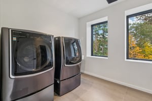 Greendale Ave-L2410-025.jpg