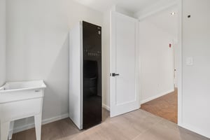 Greendale Ave-L2410-026.jpg