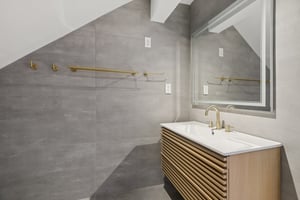 Greendale Ave-L2410-031.jpg