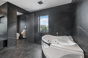 Greendale Ave-L2410-032.jpg