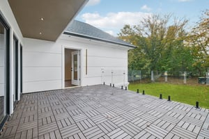 Greendale Ave-L2410-065.jpg