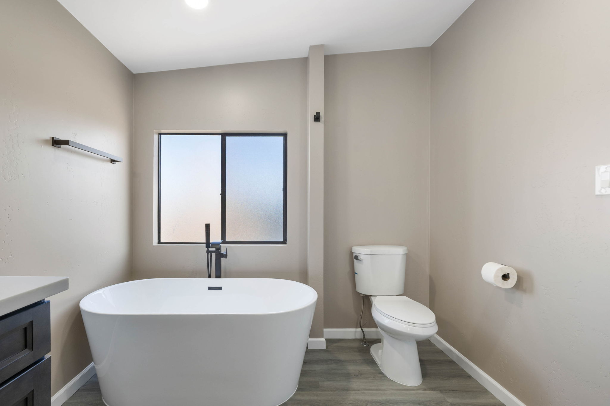 Primary Bathroom (3)