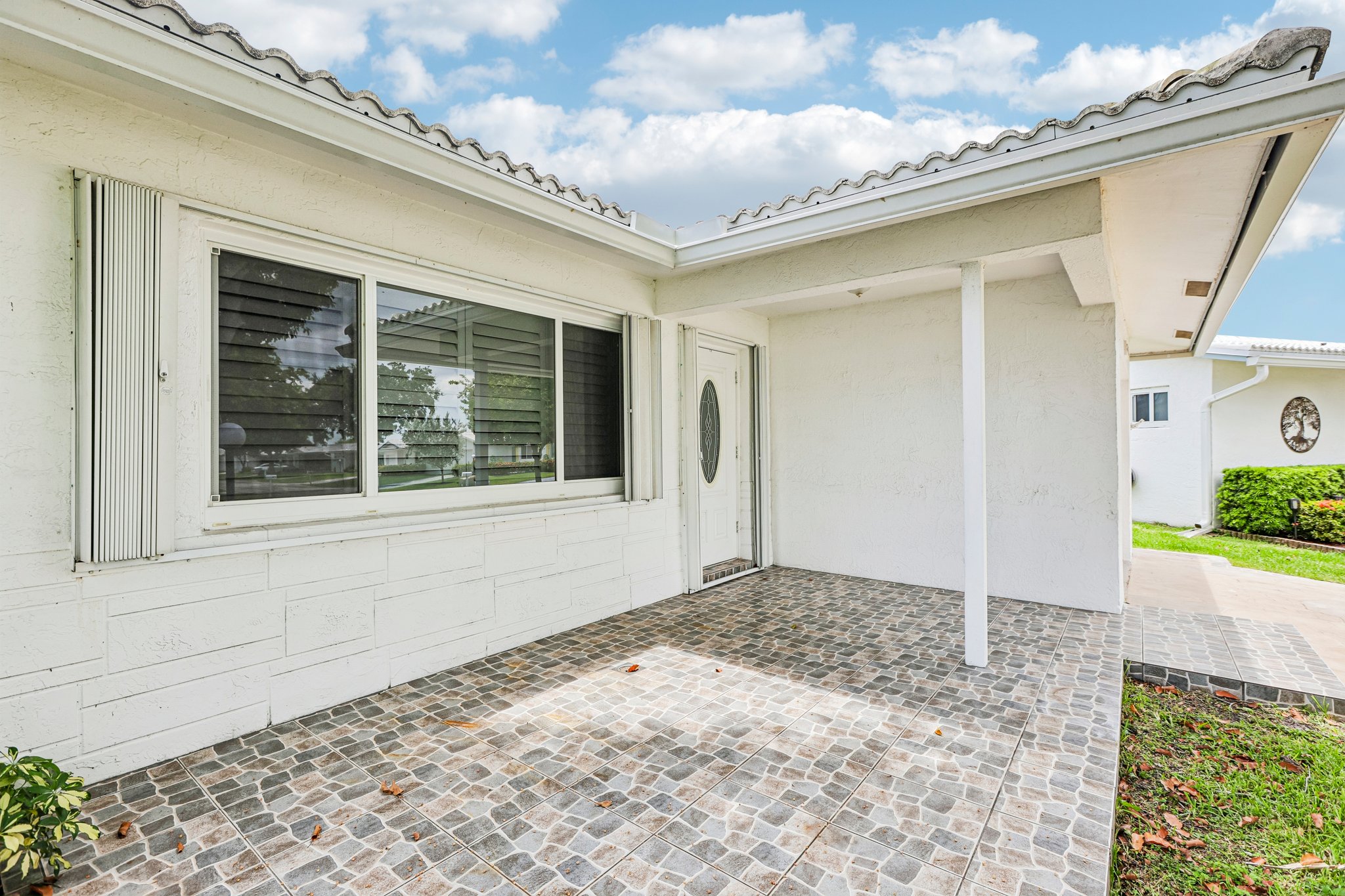 NW 10th Pl-S0207-007.jpg