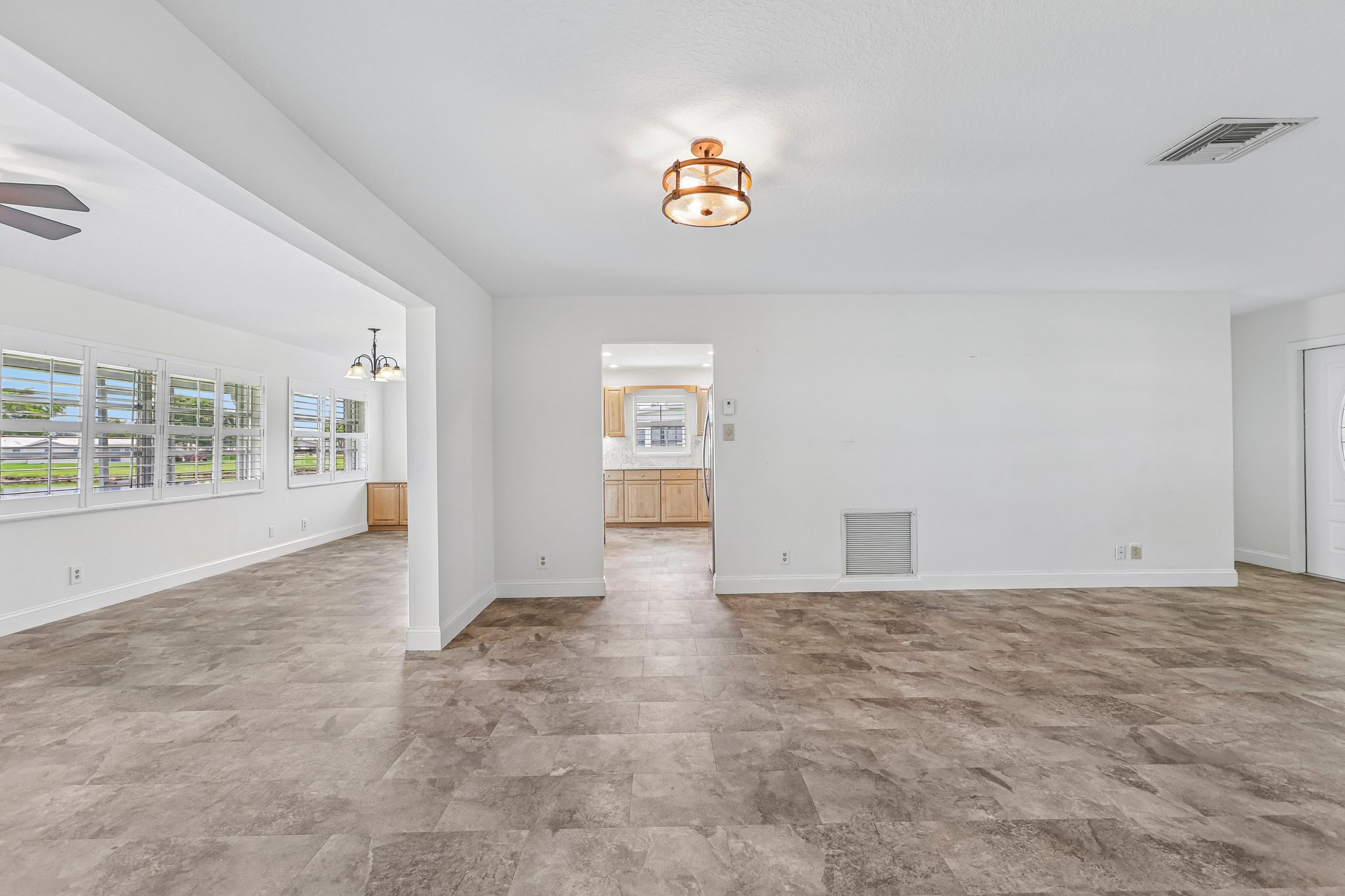 NW 10th Pl-S0207-008.jpg