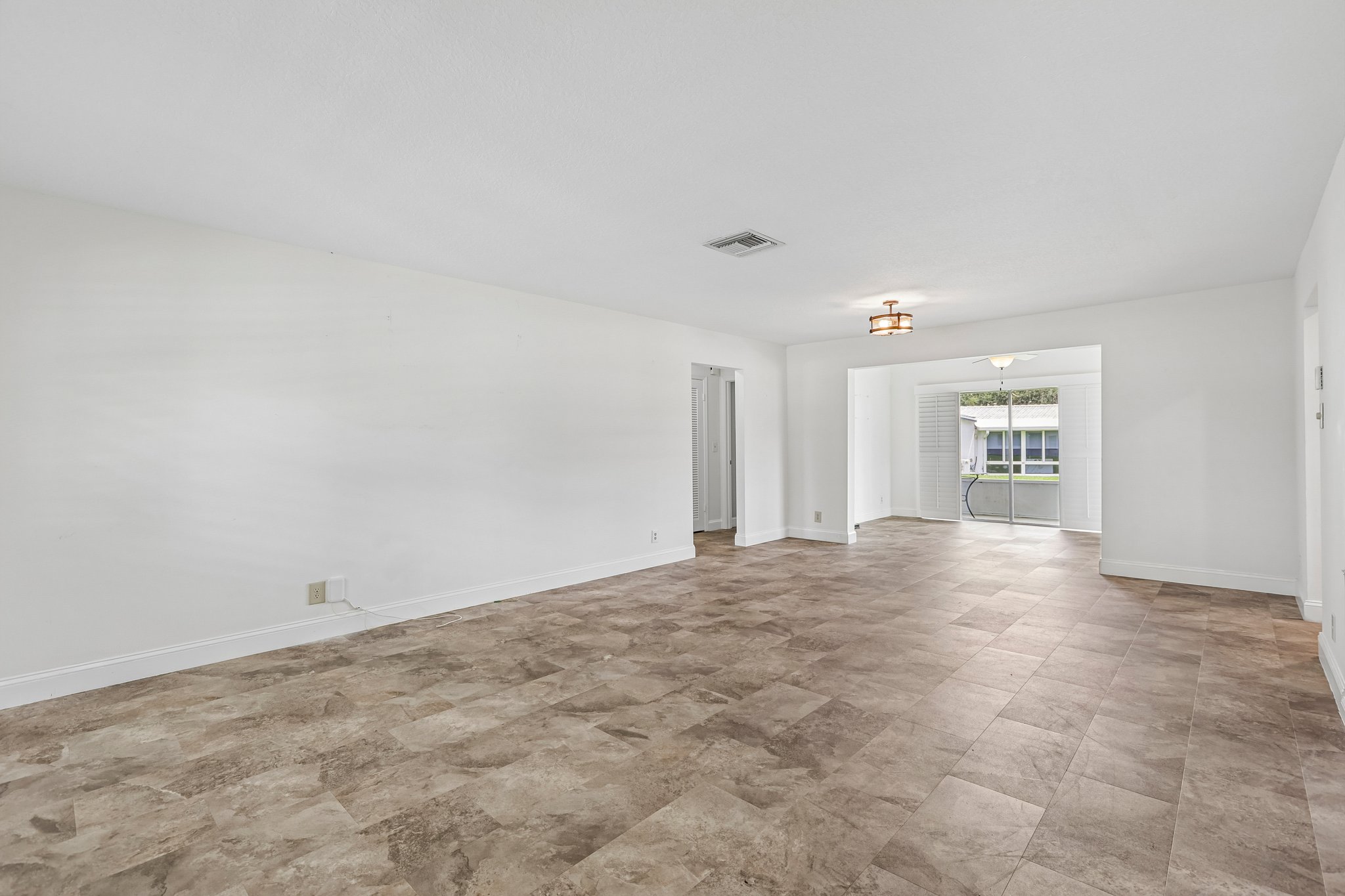 NW 10th Pl-S0207-011.jpg