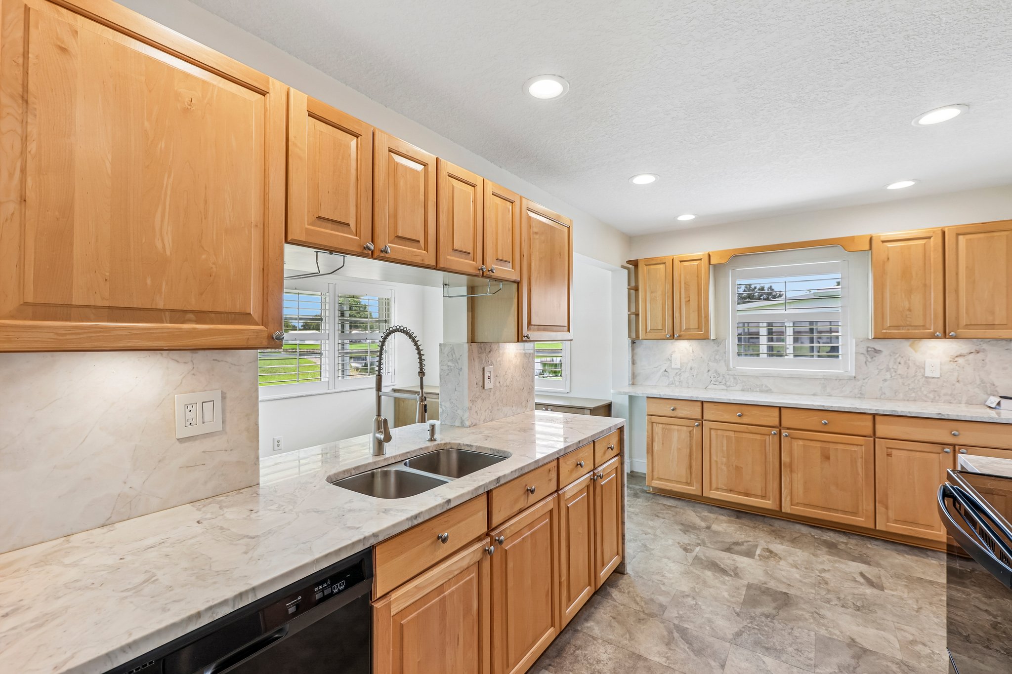 NW 10th Pl-S0207-017.jpg