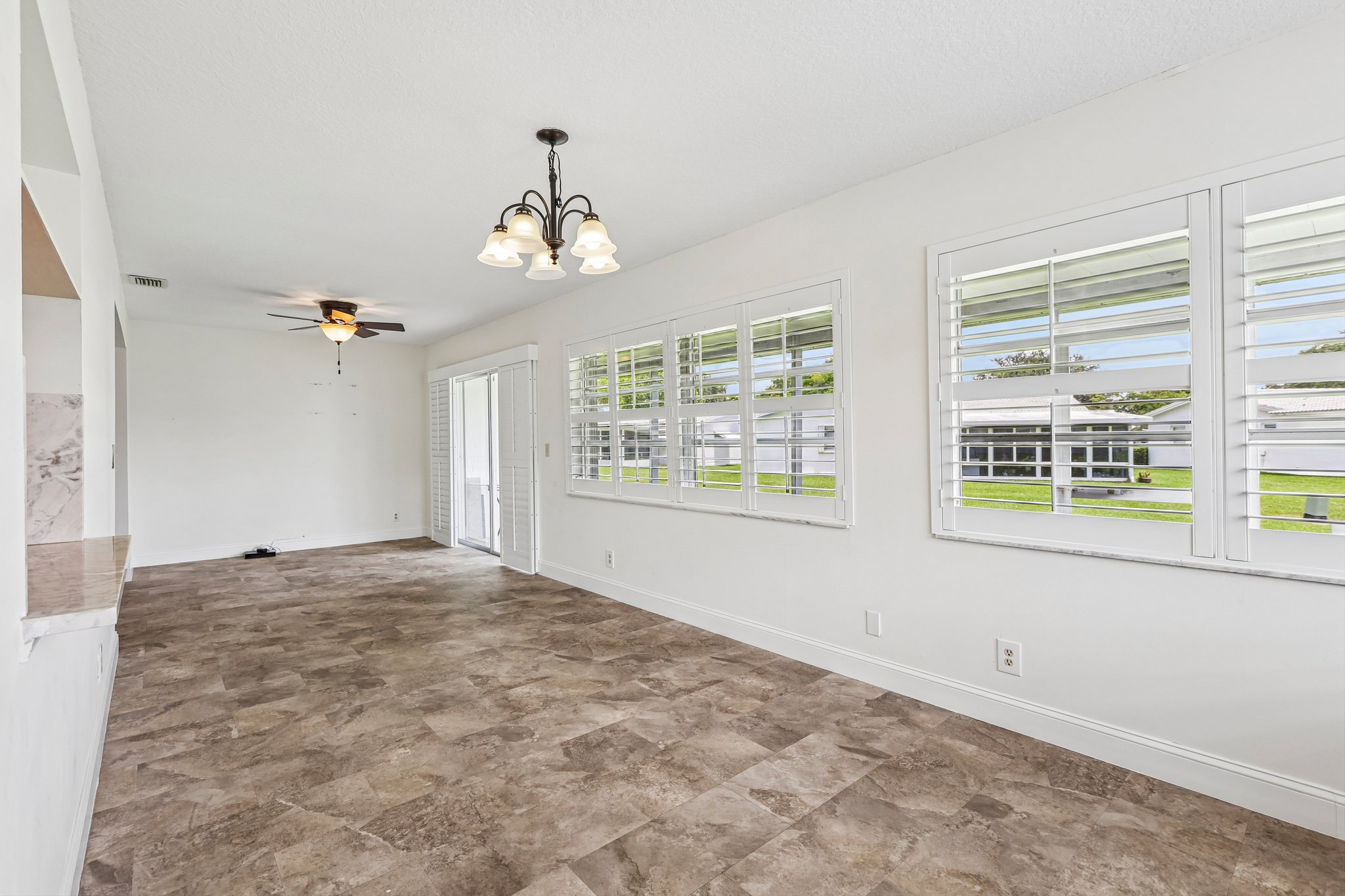 NW 10th Pl-S0207-021.jpg