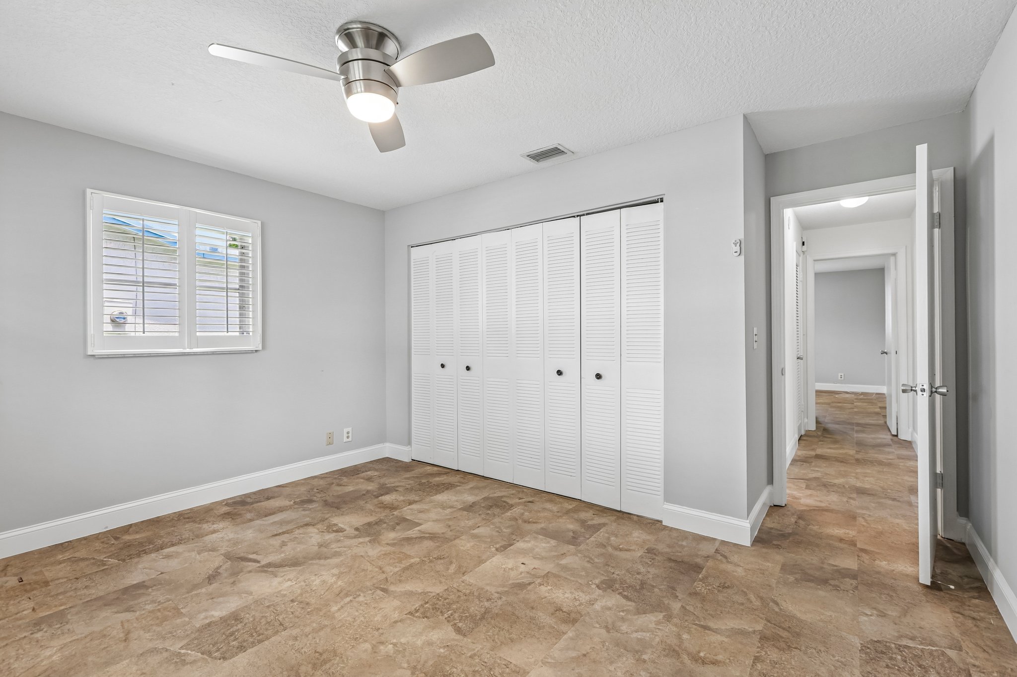 NW 10th Pl-S0207-023.jpg