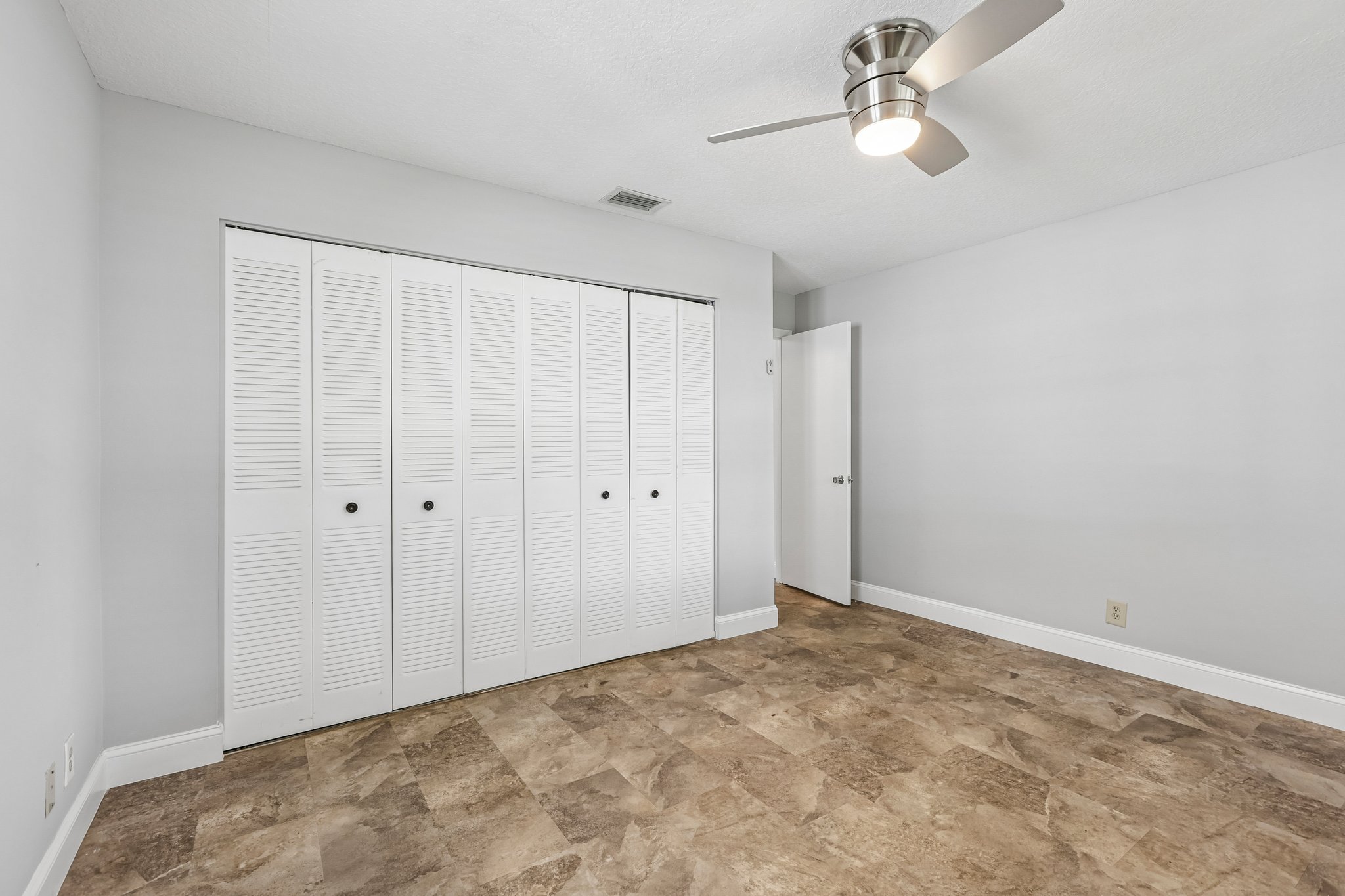 NW 10th Pl-S0207-024.jpg