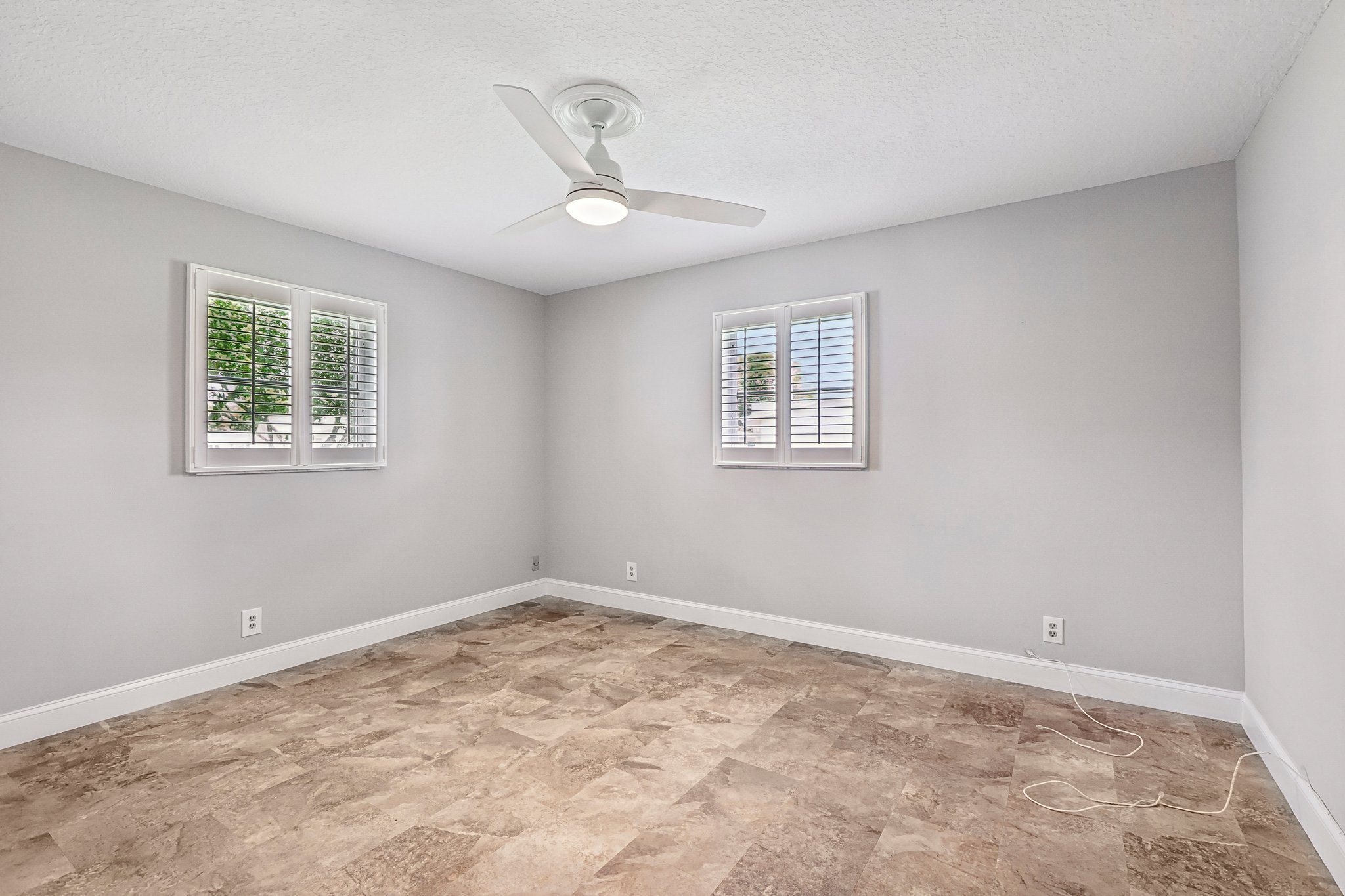 NW 10th Pl-S0207-028.jpg