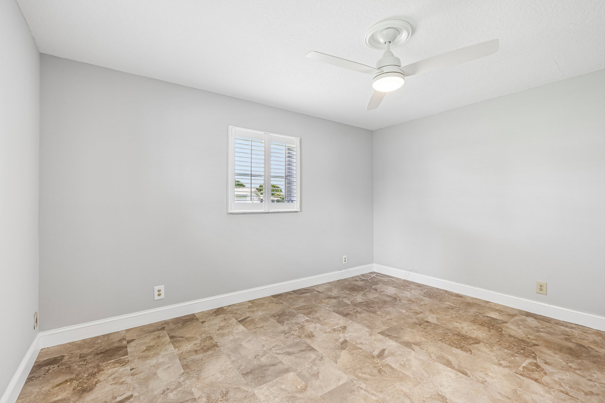 NW 10th Pl-S0207-031.jpg