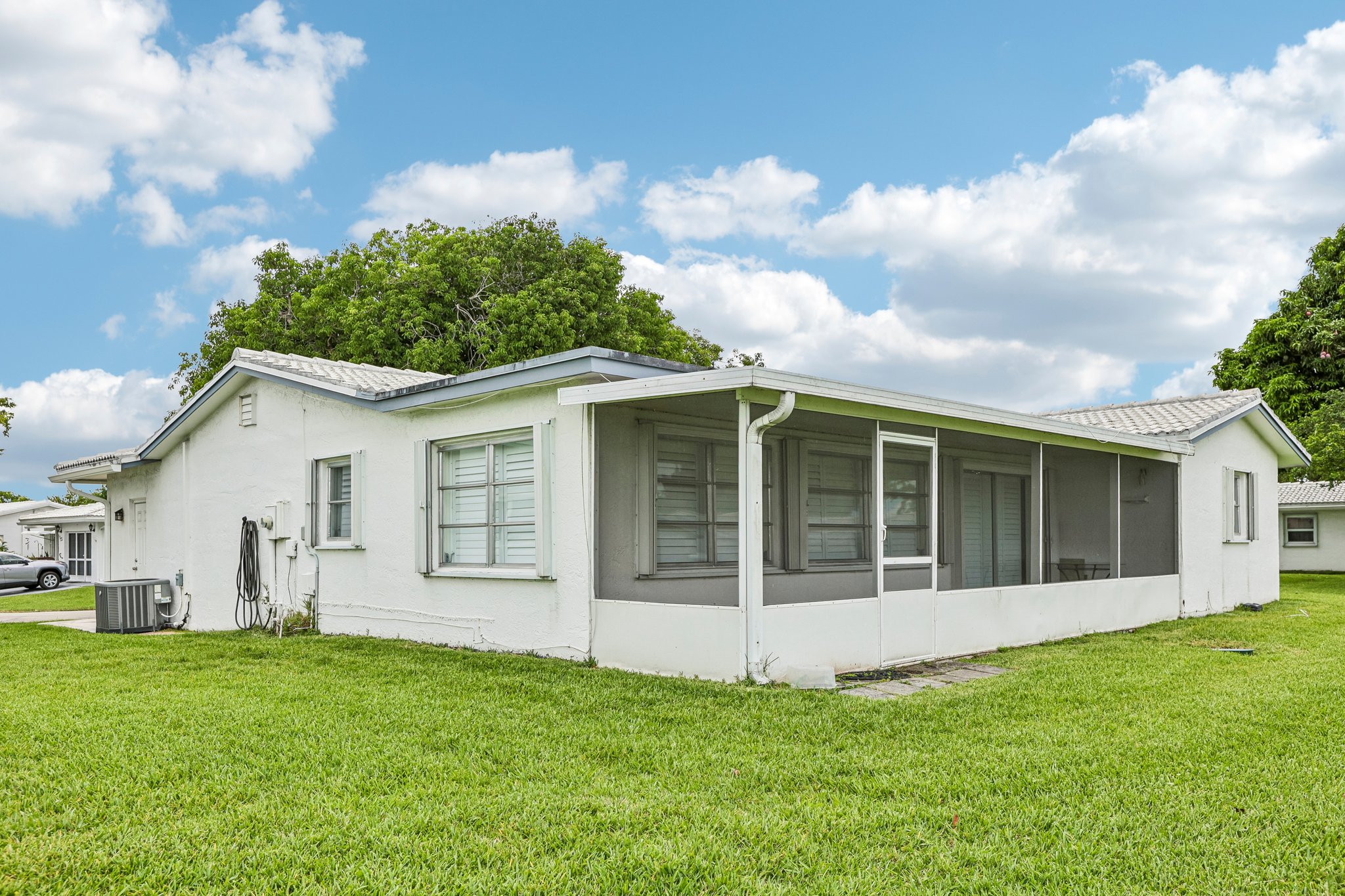 NW 10th Pl-S0207-044.jpg
