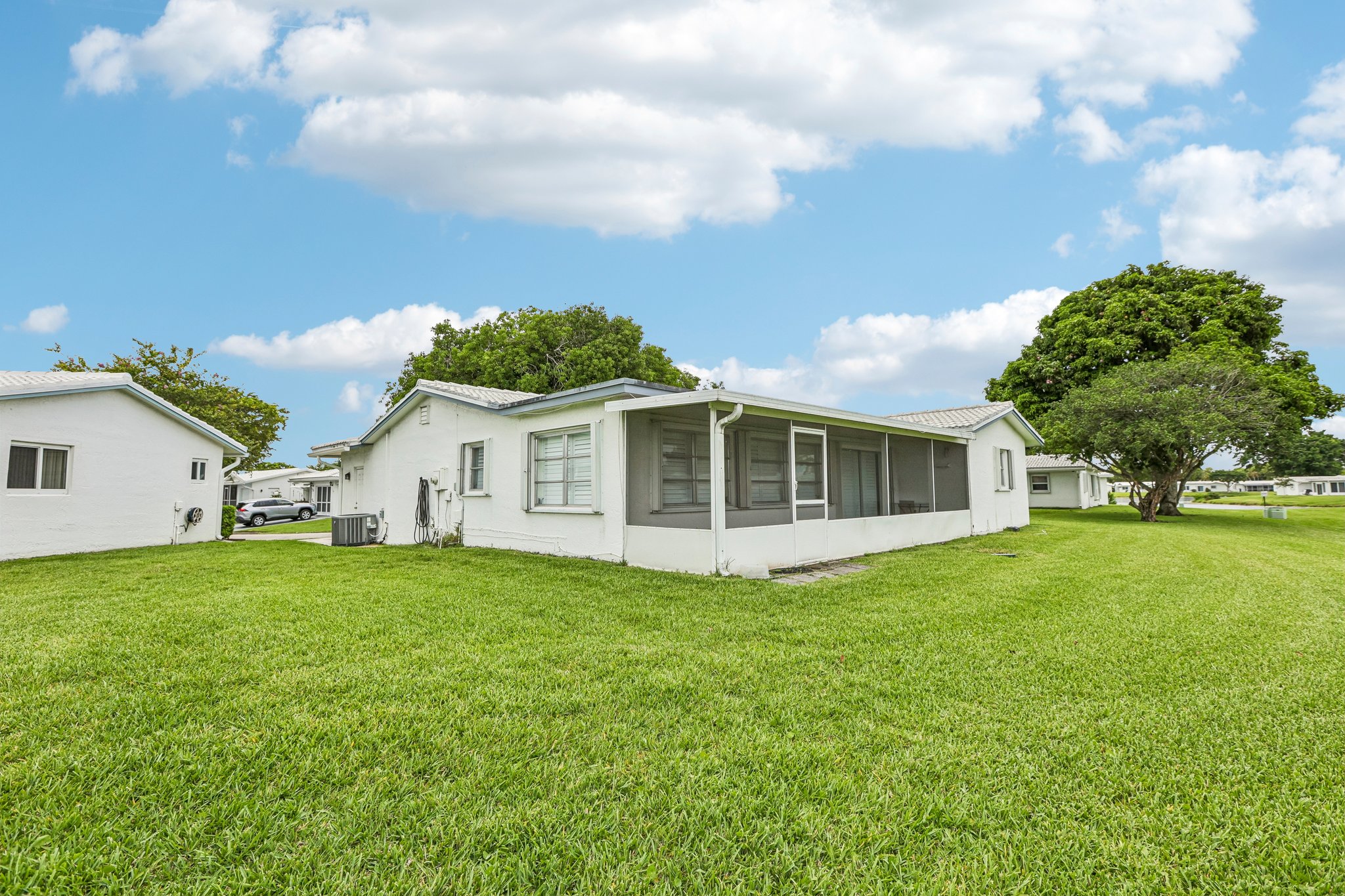 NW 10th Pl-S0207-045.jpg