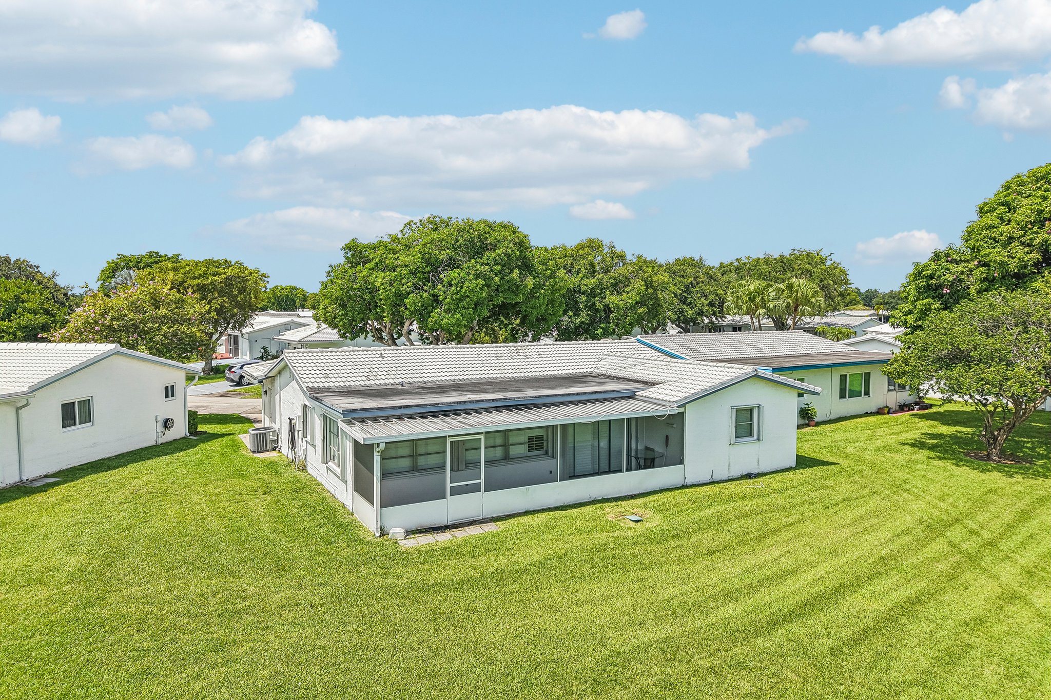 NW 10th Pl-S0207-055.jpg