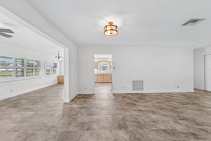 NW 10th Pl-S0207-008.jpg