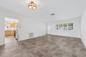 NW 10th Pl-S0207-009.jpg