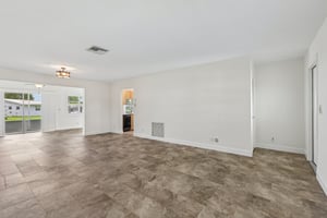 NW 10th Pl-S0207-010.jpg