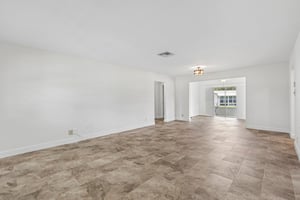 NW 10th Pl-S0207-011.jpg