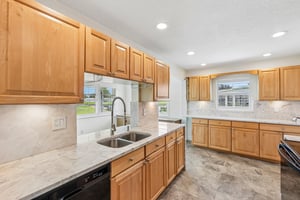 NW 10th Pl-S0207-017.jpg