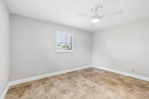 NW 10th Pl-S0207-031.jpg