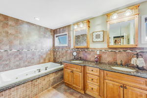 2 floor Primary Bathroom