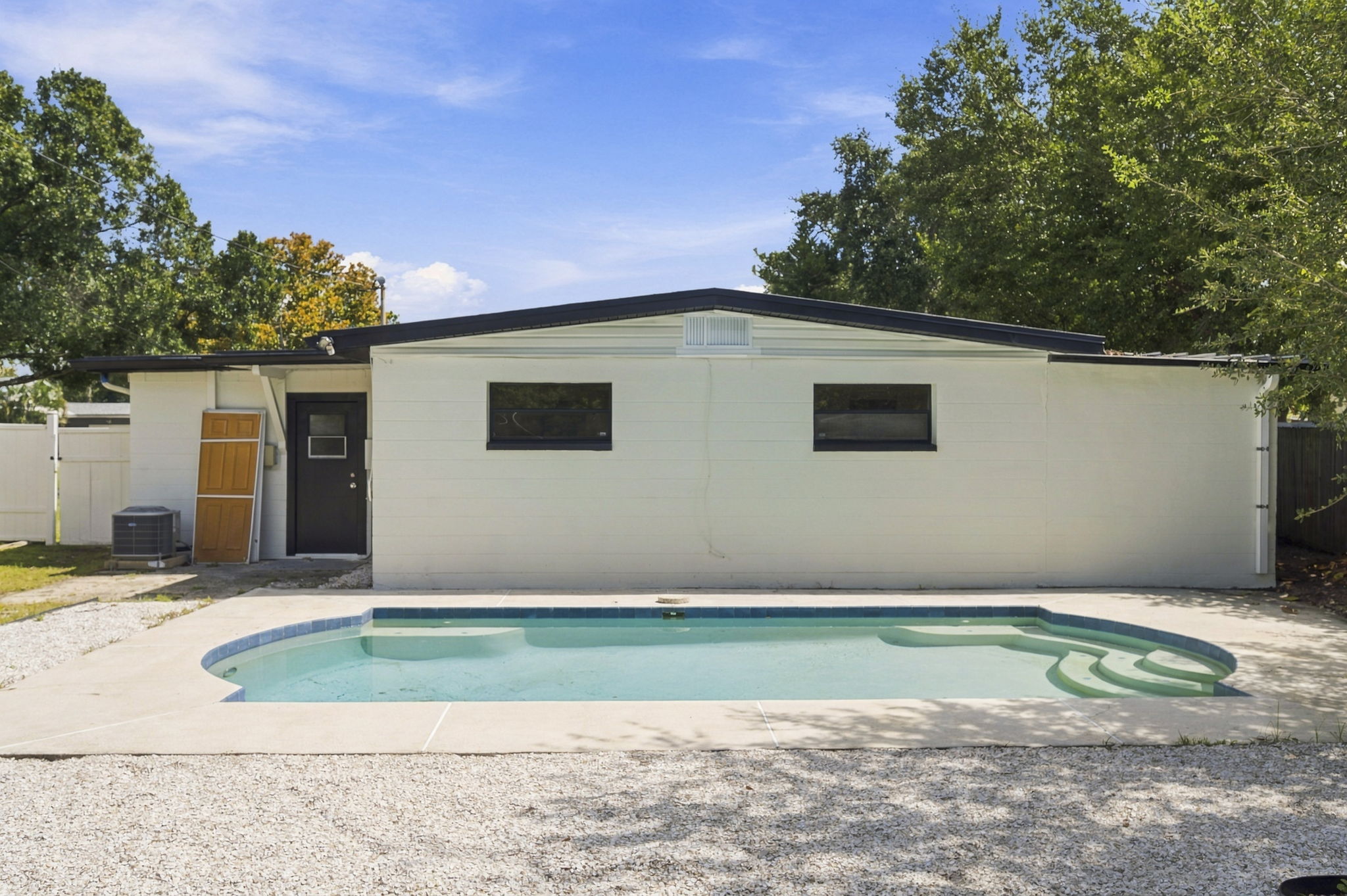 Rear Exteriors (8)