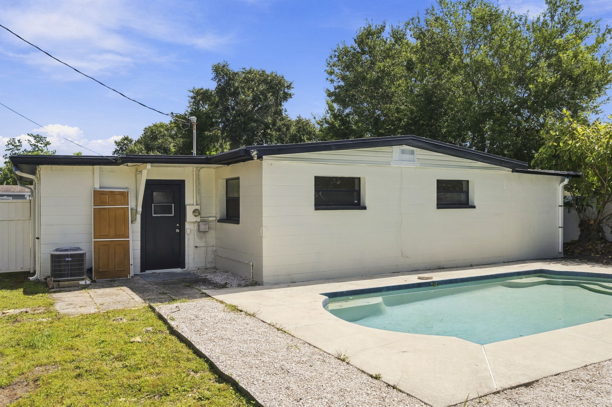 Rear Exteriors (9)