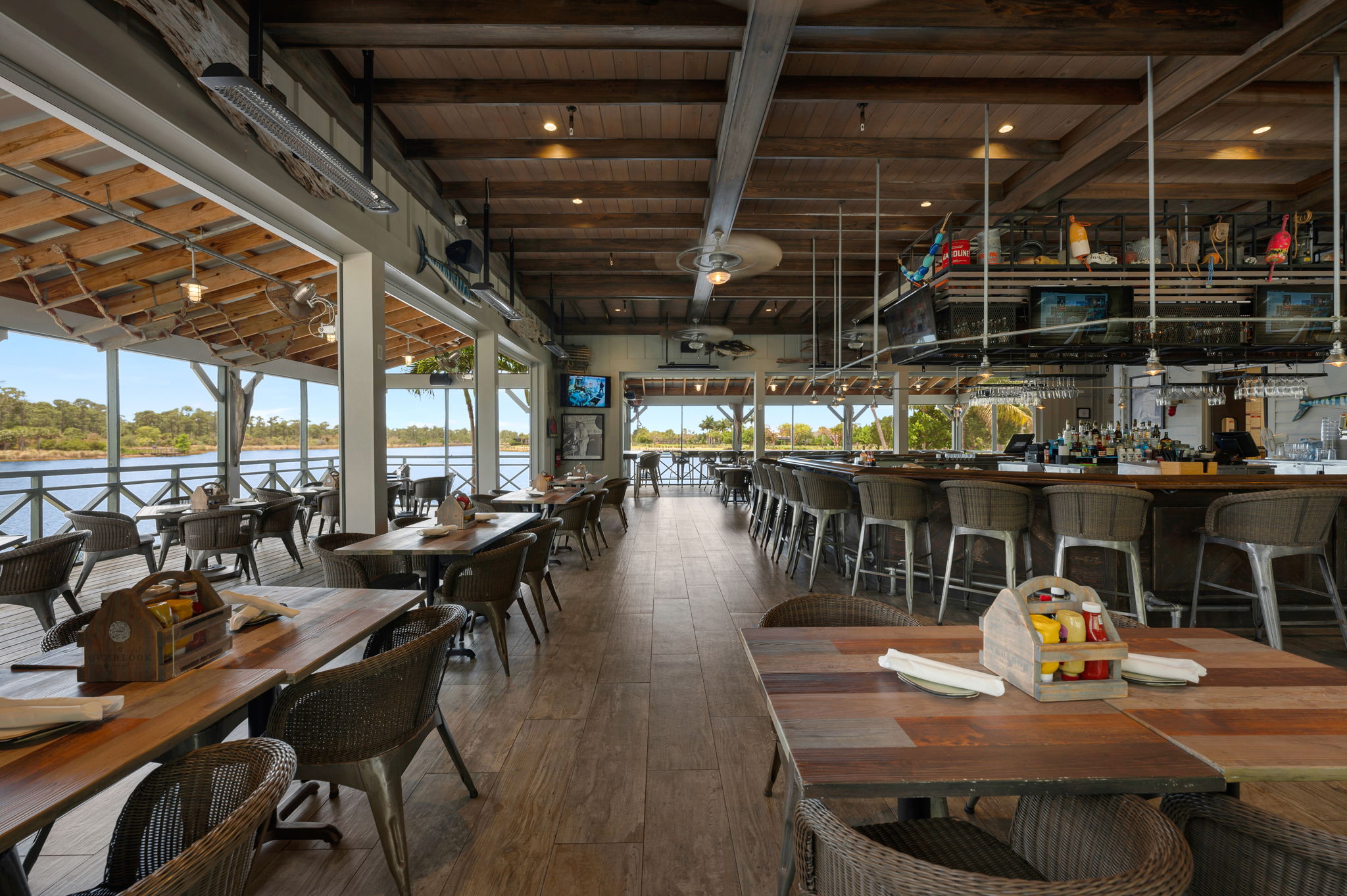 Overlook Bar - Interior