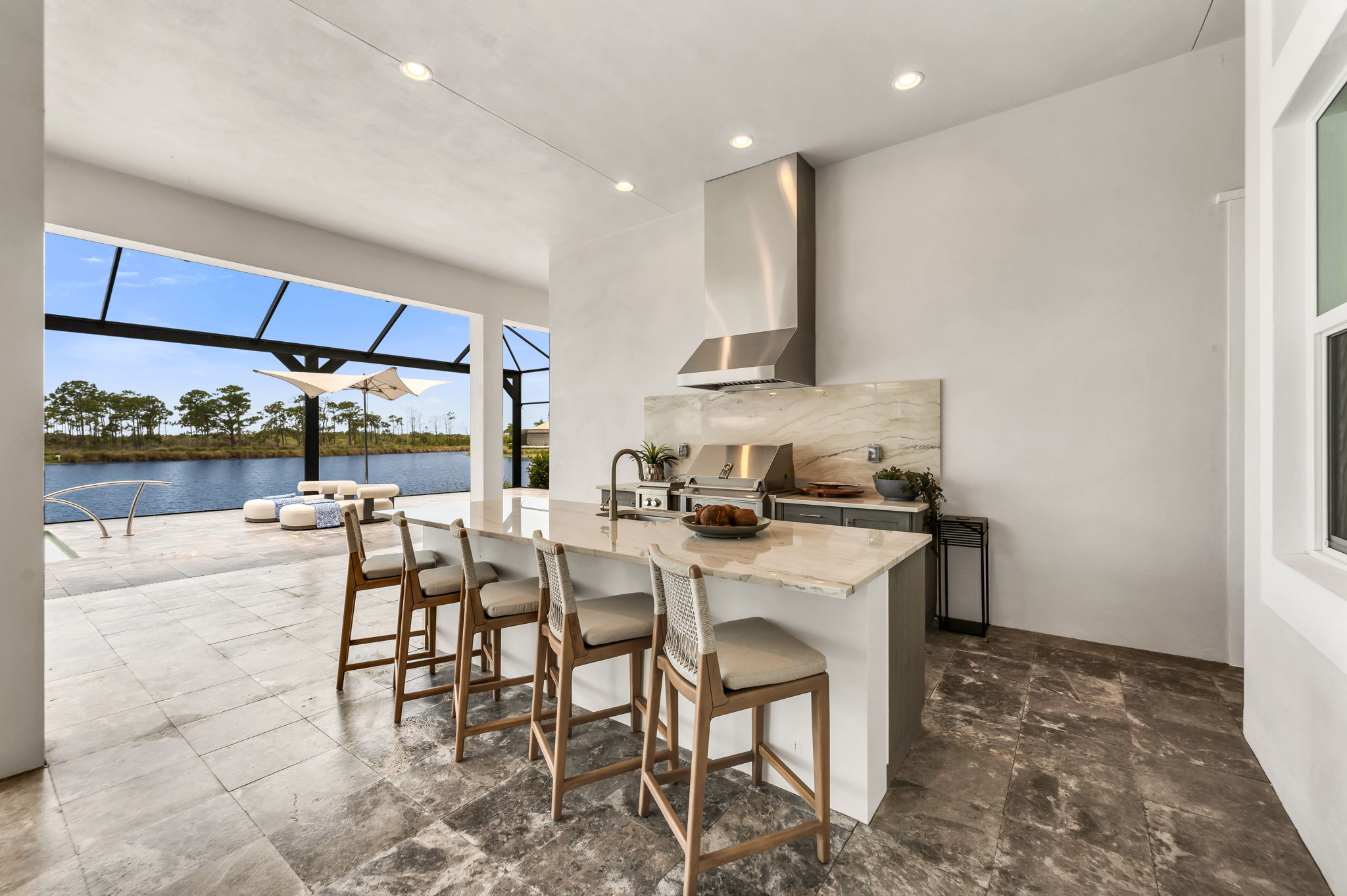 Outdoor Dining - Kitchen