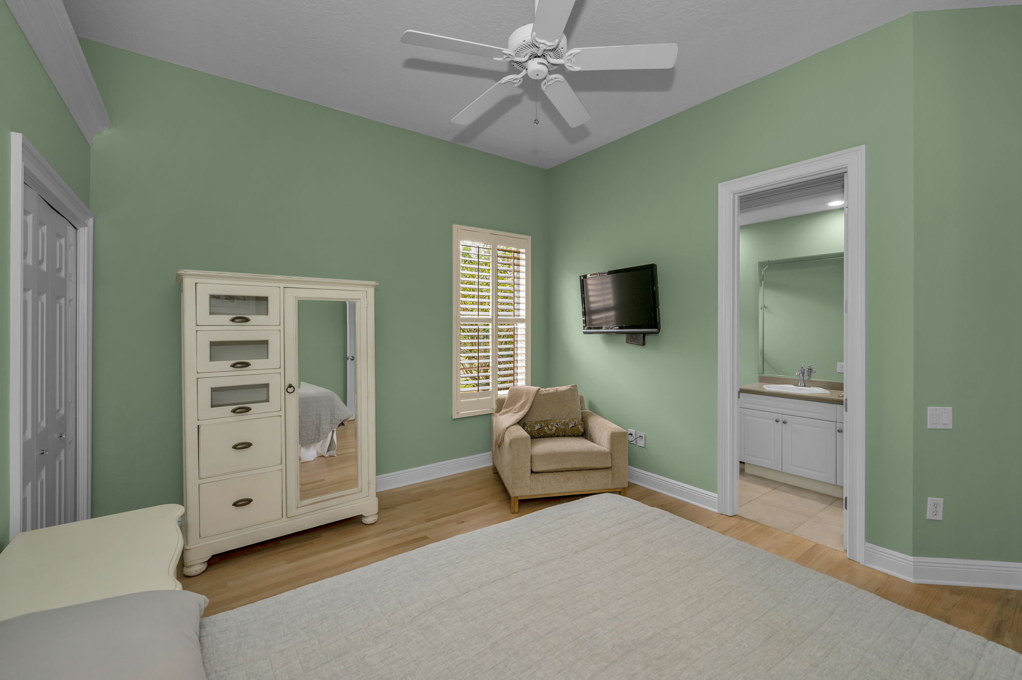 First Floor Guest Bedroom1b