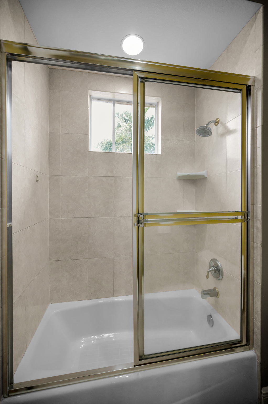 Upper Level Jack n Jill Bath2b