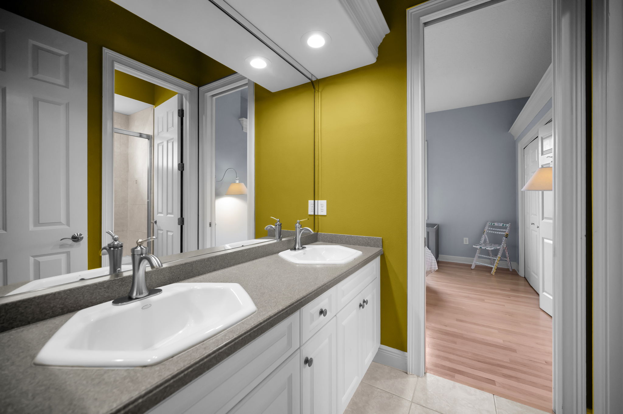 Upper Level Jack n Jill Bath2c