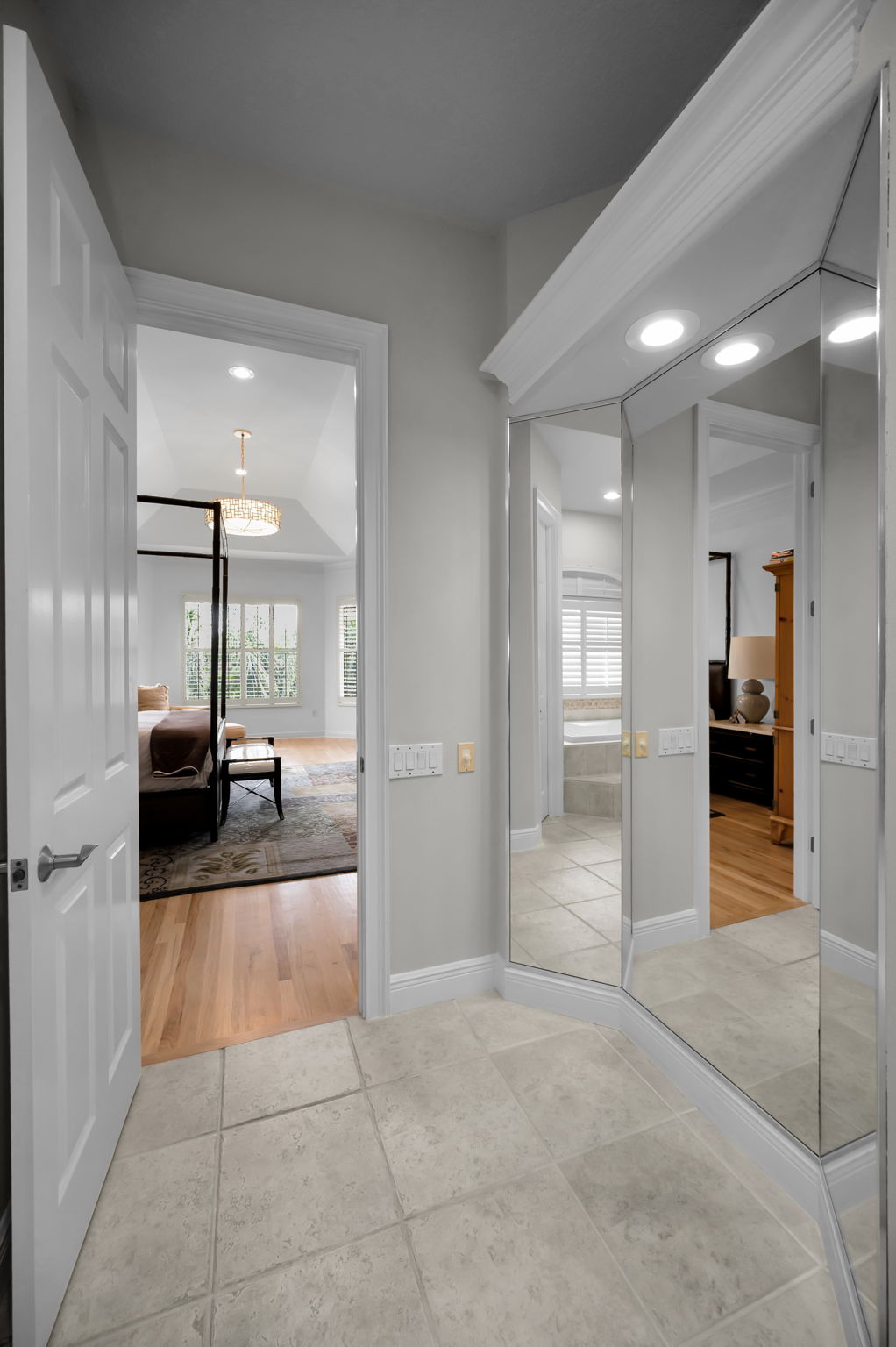 Upper Level Primary Bathroom1e