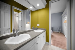 Upper Level Jack n Jill Bath2c