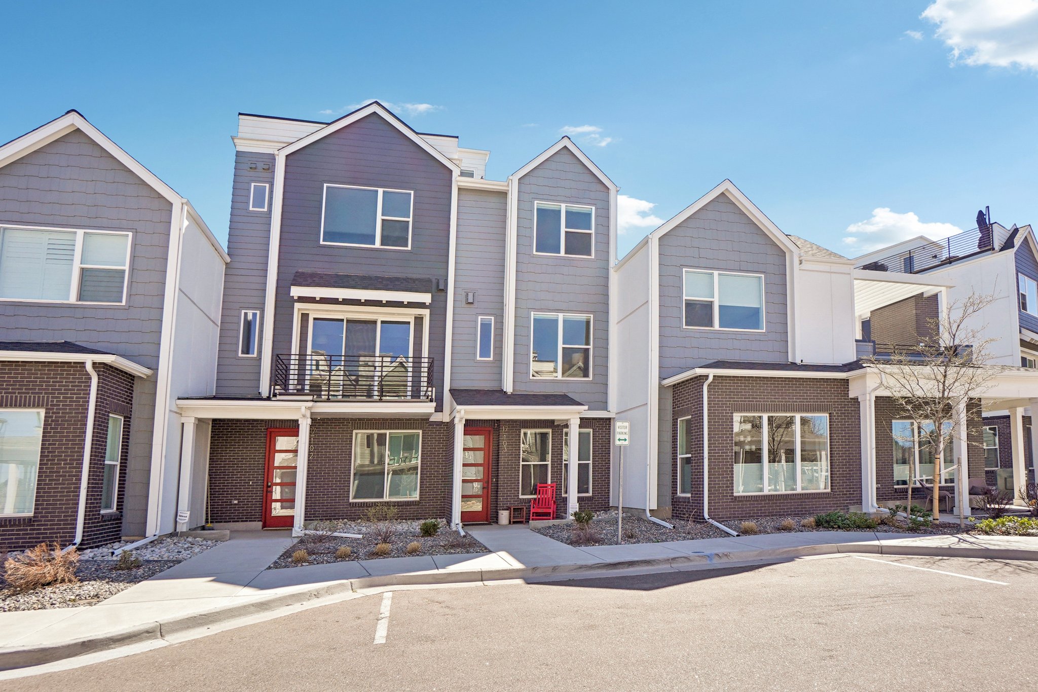 S Valentia St-S2103-004.jpg