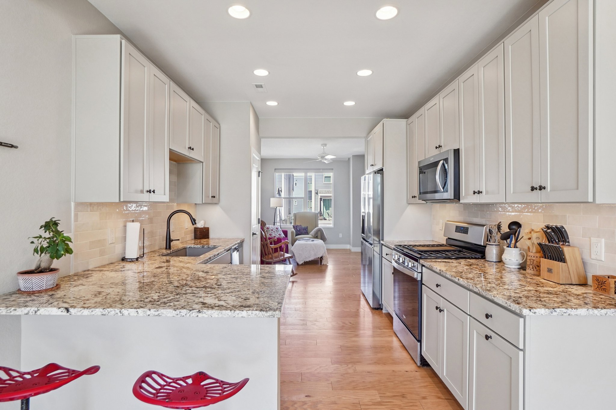 S Valentia St-S2103-017.jpg