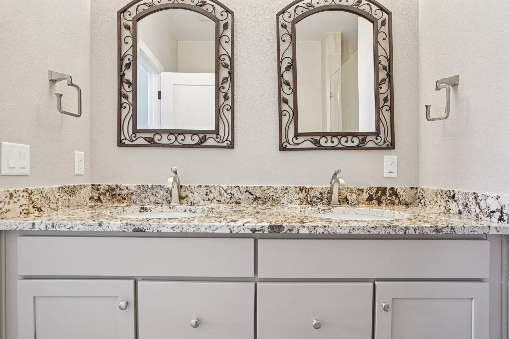 S Valentia St-S2103-028.jpg